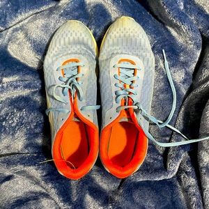 Puma size 9 sneakers